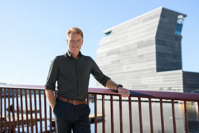 Nå trykker blårussen bærekraft til brystet